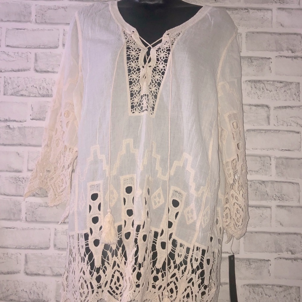 🦋Cirana Cream Tunic Top, M